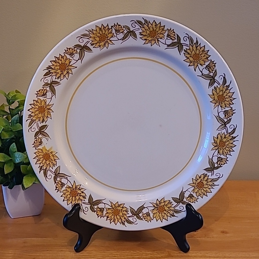 MIKASA Vintage Mediterrania Caracas Round Floral Platter/Chop Plate